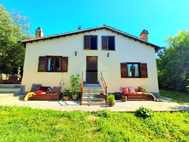 Foto Villa unifamiliare in punta del lago, Ronciglione di 124 m² in vendita