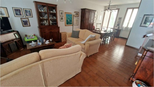 Foto Villa a schiera a Scandiano di 280 m² con 7 locali in vendita