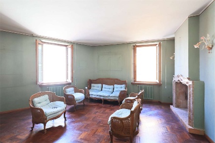 Foto Appartamento in Piazza Antonio Fontanesi, Reggio nell'Emilia di 320 m²