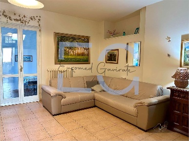 Foto Appartamento in contrada san bartolomeo, Cocquio-Trevisago di 215 m²