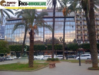 Foto Appartamento in Piazza Castelnuovo, Palermo di 110 m² con 3 locali