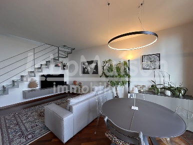 Foto Appartamento in via cantoreggio, Varese di 100 m² con 3 locali