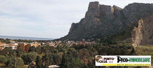 Foto Appartamento in Via Sferracavallo, Palermo di 110 m² con 4 locali