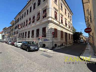 Foto Appartamento in Via Favetti, Gorizia di 265 m² con 6 locali in vendita