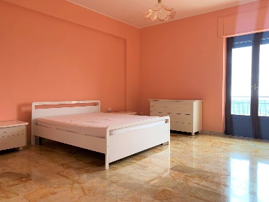 Foto Appartamento in via Carlo V, Catanzaro di 80 m² con 2 locali