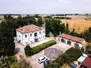 Foto Villa unifamiliare in Via Della Sbarra, Ferrara di 550 m² in vendita
