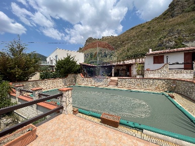 Foto Villa singola in Contrada San Matteo, Bivona di 280 m² con 11 locali
