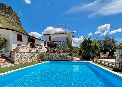 Foto Villa singola in Contrada San Matteo, Bivona di 280 m² con 11 locali