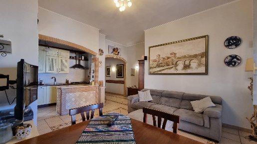 Foto Appartamento in Via Sebastopoli, Pomezia di 86 m² con 3 locali