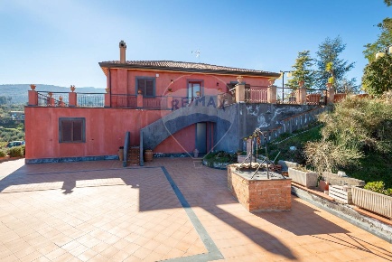 Foto Villa singola in via guardiola passopisciaro, Castiglione di Sicilia