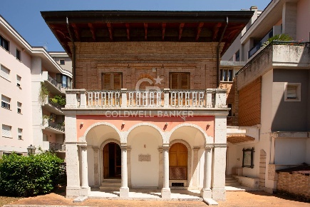 Foto Villa singola in via IV novembre, Campobasso di 472 m² con 7 locali