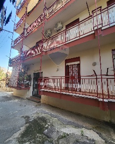 Foto Appartamento in Via San Isidoro, Palermo di 120 m² con 3 locali