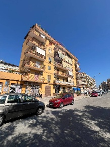 Foto Appartamento in Via Donato Bramante, Palermo di 90 m² con 5 locali
