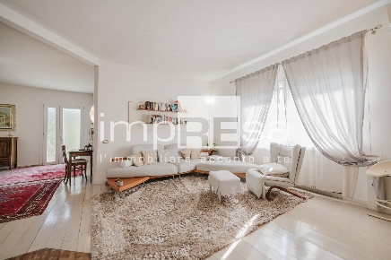 Foto Casa indipendente in Via Zanella, Treviso di 228 m² con 6 locali