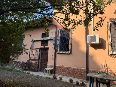 Foto Villa bifamiliare in VIA LEGNANO, Rescaldina di 240 m² con 7 locali