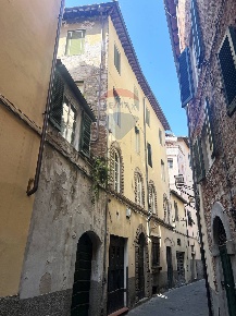 Foto Appartamento in via Del Gallo, Lucca di 70 m² con 3 locali in vendita