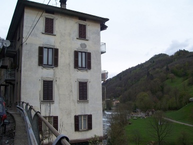 Foto Appartamento a San Giovanni Bianco di 85 m² con 3 locali in vendita