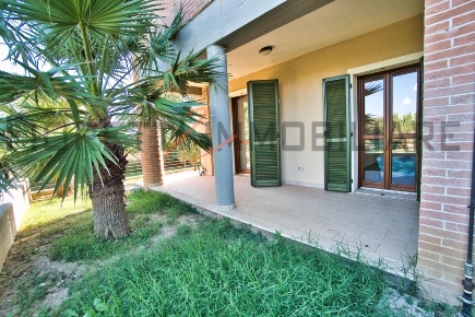 Foto Appartamento a Suvereto di 92 m² con 4 locali in vendita