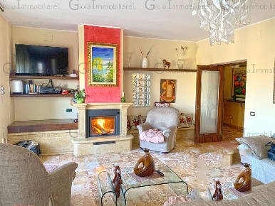 Foto Appartamento a Cancello ed Arnone di 200 m² con 5 locali in vendita