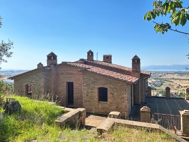 Foto Villa unifamiliare a Panicale di 500 m² in vendita