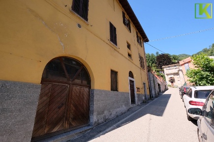 Foto Appartamento a Laveno-Mombello di 90 m² con 3 locali in vendita