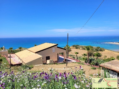 Foto Villa unifamiliare in via della spiaggetta, Realmonte con 7 locali