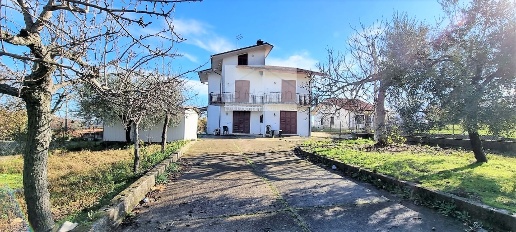 Foto Appartamento a Montemiletto di 200 m² con 5 locali in vendita