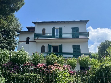 Foto Villa unifamiliare a Stella di 290 m² con 12 locali in vendita