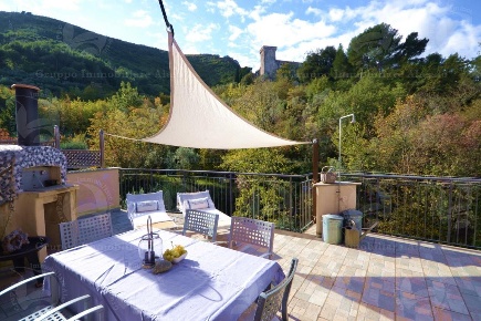 Foto Villa unifamiliare a Cisano sul Neva di 190 m² con 5 locali in vendita