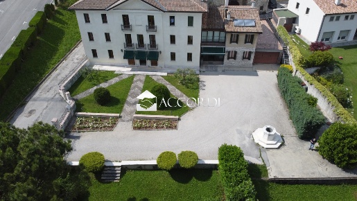 Foto Villa unifamiliare a Possagno di 800 m² con 21 locali in vendita