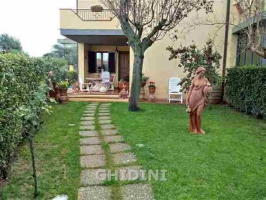 Foto Villa a schiera a Campagnatico di 150 m² con 7 locali in vendita