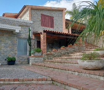 Foto Villa unifamiliare a San Lorenzo di 300 m² con 10 locali in vendita