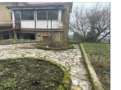 Foto Villa unifamiliare a Montodine di 250 m² con 10 locali in vendita