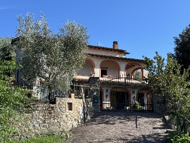 Foto Villa unifamiliare in VIA BELLINI, Campagnatico di 220 m² con 6 locali