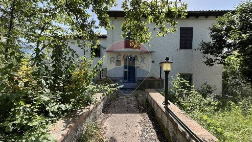 Foto Appartamento in Via Colle Aprico, Camporgiano di 150 m² con 6 locali