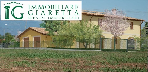 Foto Villa unifamiliare a Schiavon di 468 m² con 12 locali in vendita