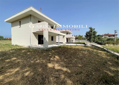 Foto Villa unifamiliare in Via della Costa 56, Moniga del Garda di 180 m²