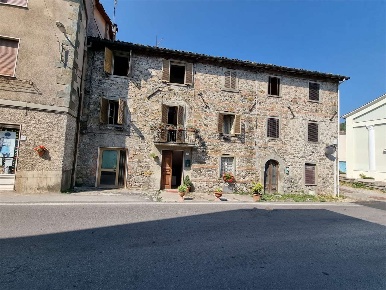 Foto Appartamento a Camporgiano di 85 m² con 5 locali in vendita
