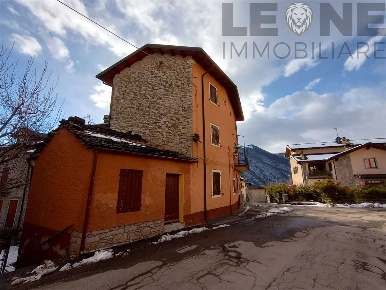 Foto Appartamento a Fanano di 175 m² con 8 locali in vendita