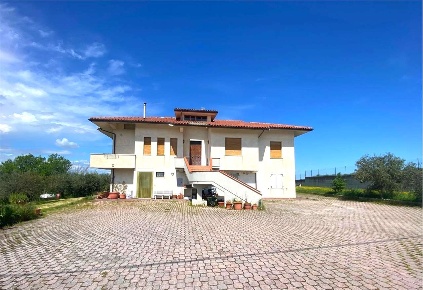 Foto Appartamento in via Contrada Coste 50, Staffolo di 236 m² in vendita