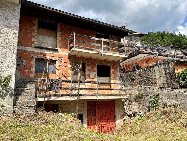 Foto Appartamento in via manzoni, Primaluna in vendita