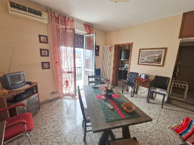 Foto Appartamento in Via Cavour 3, Varano Borghi di 95 m² con 4 locali