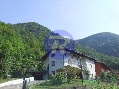 Foto Villa unifamiliare in via repubblica 18, Sedrina di 295 m² in vendita