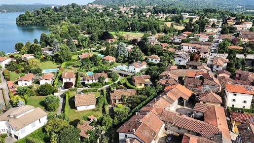 Foto Villa unifamiliare in via al lago  73/1, Cadrezzate con Osmate