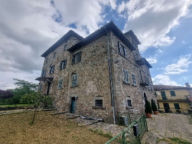 Foto Appartamento in Via della fonte, Camporgiano di 120 m² con 5 locali