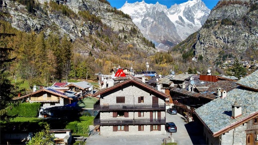 Foto Appartamento in Vicolo dei giardini 2, Courmayeur in vendita