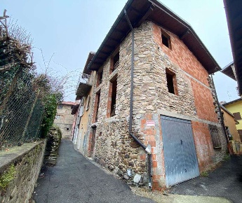 Foto Rustico a Cadegliano-Viconago di 120 m² con 4 locali in vendita