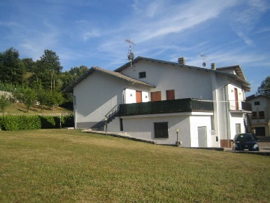 Foto Villa bifamiliare in via, Piazza al Serchio di 250 m² con 8 locali