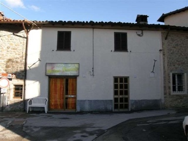Foto Appartamento in via, Camporgiano di 100 m² con 6 locali in vendita