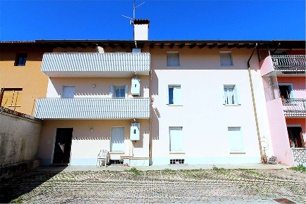Foto Appartamento in Via Ippolito Nievo, Cassacco di 90 m² con 3 locali